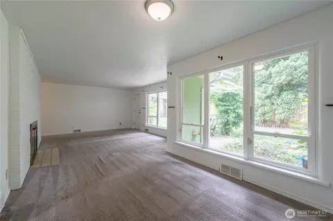 Living - 648 Smith St, Monroe, WA 98272 photo 5 of 9
