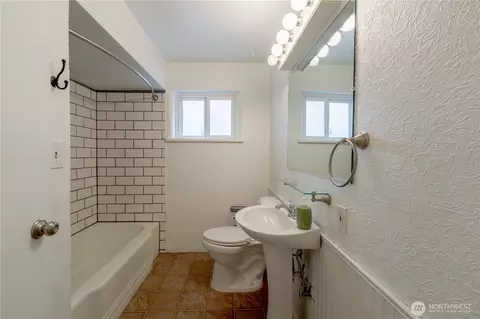 Bath - 648 Smith St, Monroe, WA 98272 photo 1 of 2