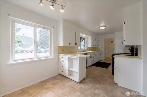 Kitchen - 648 Smith St, Monroe, WA 98272 photo 1 of 5