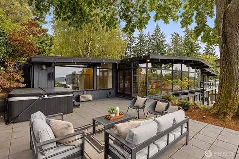 3515 72nd Ave SE, Mercer Island, WA 98040