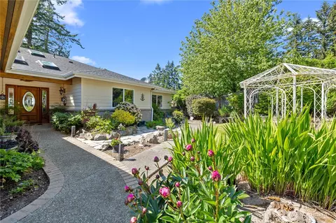 4076 S Camano Dr, Camano Island, WA 98282