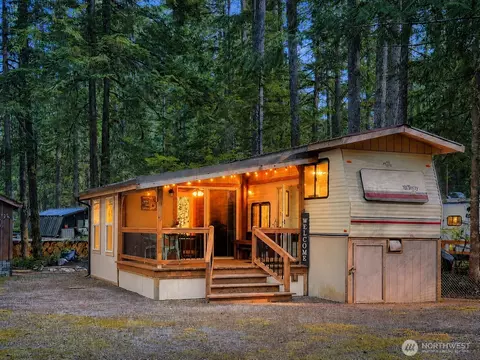 203 1 Fireside Lodge Cir, Deming, WA 98244