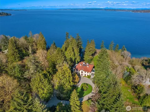 8010 Grand Ave NE, Bainbridge Island, WA 98110