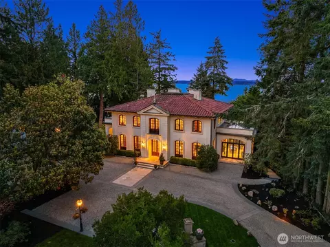 8010 Grand Ave NE, Bainbridge Island, WA 98110
