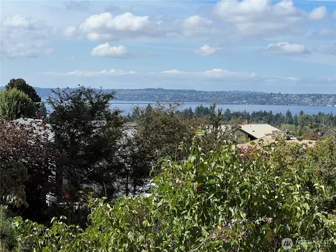 1701 92nd Ave NE, Clyde Hill, WA 98004