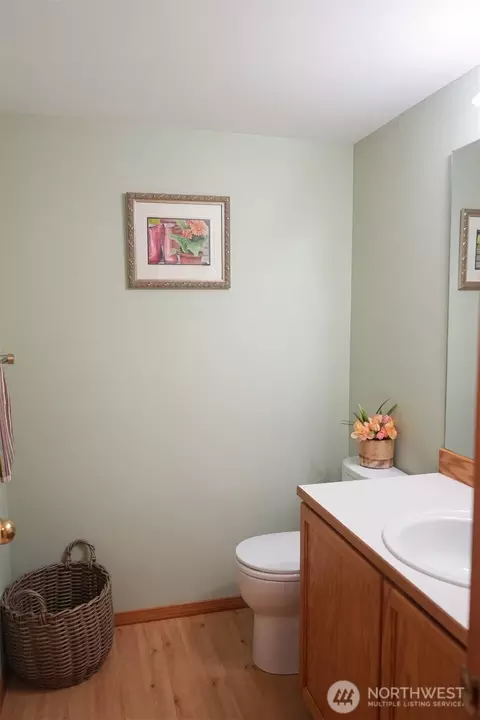 Bath - 10115 6th Dr SE #B, Everett, WA 98208 photo 1 of 3