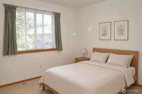 Bedroom - 10115 6th Dr SE #B, Everett, WA 98208 photo 3 of 8