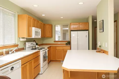 Kitchen - 10115 6th Dr SE #B, Everett, WA 98208 photo 3 of 3