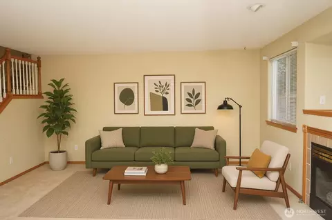 Living - 10115 6th Dr SE #B, Everett, WA 98208 photo 1 of 3