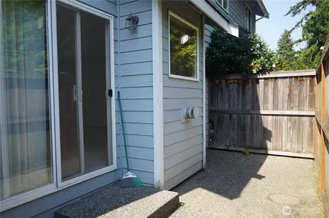 Exterior - 10115 6th Dr SE #B, Everett, WA 98208 photo 4 of 4