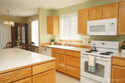 Kitchen - 10115 6th Dr SE #B, Everett, WA 98208 photo 2 of 3