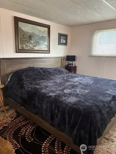Bedroom - 1137 Spruce Dr, Enumclaw, WA 98022 photo 2 of 2