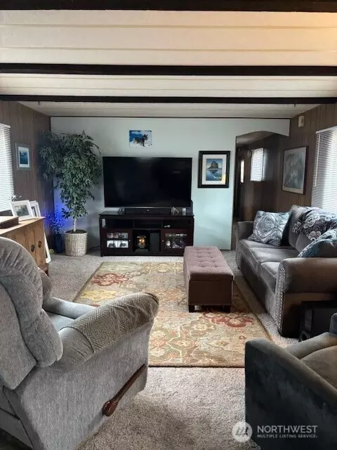 Living - 1137 Spruce Dr, Enumclaw, WA 98022 photo 2 of 2