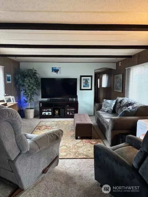 Living - 1137 Spruce Dr, Enumclaw, WA 98022 photo 1 of 2