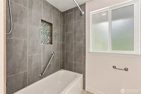 Bath - 318 228th St SE, Bothell, WA 98021 photo 3 of 3