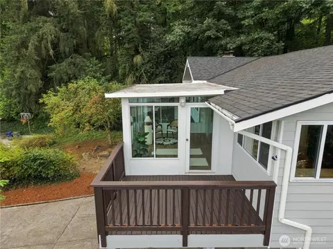 Exterior - 318 228th St SE, Bothell, WA 98021 photo 3 of 7