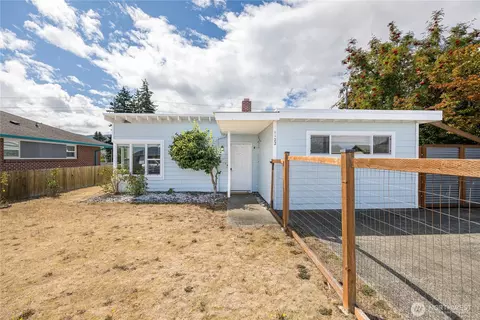 1122 W 5th St, Port Angeles, WA 98363