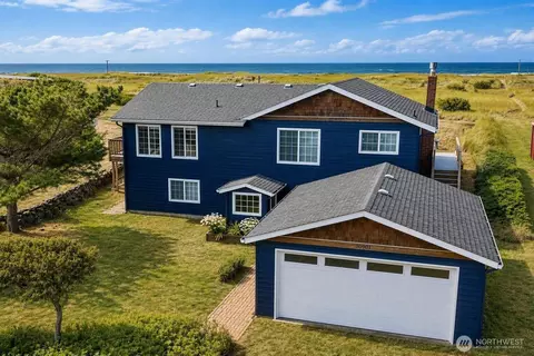 30901 G St, Ocean Park, WA 98640