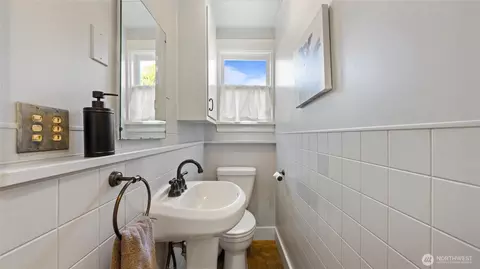Bath - 528 E Alder St, Walla Walla, WA 99362 photo 1 of 2