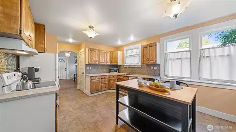 Kitchen - 528 E Alder St, Walla Walla, WA 99362 photo 2 of 3