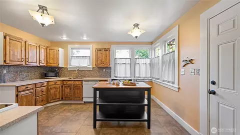 Kitchen - 528 E Alder St, Walla Walla, WA 99362 photo 1 of 3
