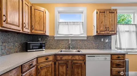 Kitchen - 528 E Alder St, Walla Walla, WA 99362 photo 3 of 3