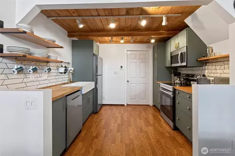 Kitchen - 270 Emerald Lake Dr, Grapeview, WA 98546 photo 2 of 2