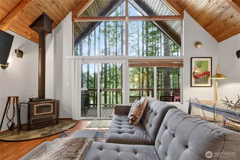 Living - 270 Emerald Lake Dr, Grapeview, WA 98546 photo 5 of 5