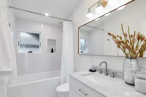 Bath - 1743 26th Ave E, Seattle, WA 98112 photo 2 of 3