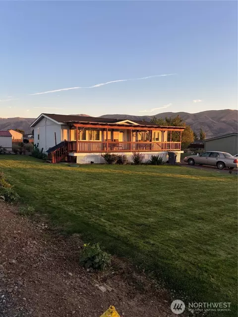 415 Spring Cir SW, Mattawa, WA 99349