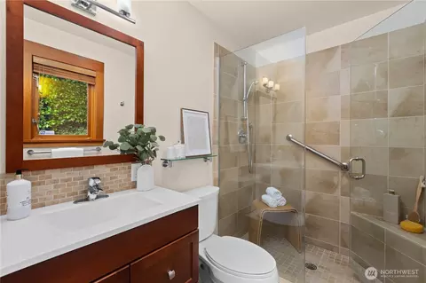 Bath - 2223 39th Ave E, Seattle, WA 98112 photo 2 of 6
