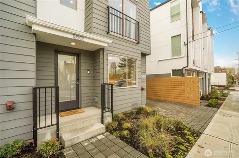 939 NW 56th St #B, Seattle, WA 98107