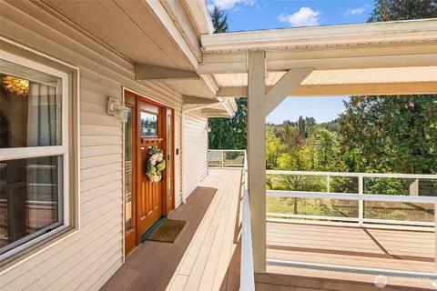555 E Hemmi Rd, Lynden, WA 98264