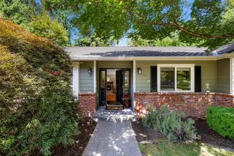 24124 NE 6th Pl, Sammamish, WA 98074