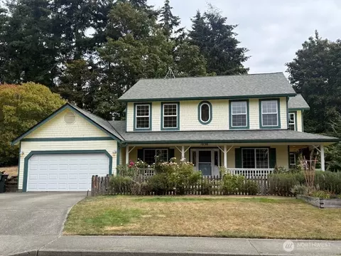 1030 Cherry Ave NE, Bainbridge Island, WA 98110