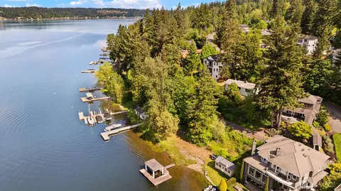 3027 E Lake Sammamish Pkwy SE, Sammamish, WA 98075