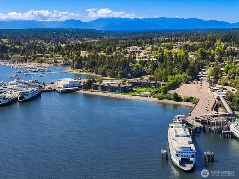 428 Harborview Dr SE #114, Bainbridge Island, WA 98110