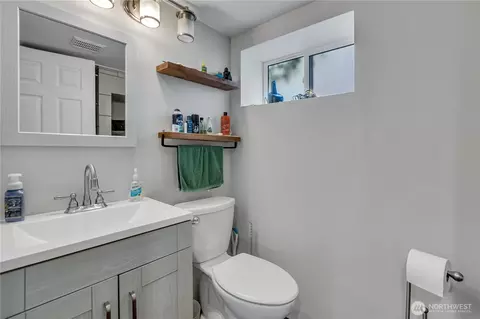 Bath - 1081 Lafromboise St, Enumclaw, WA 98022 photo 2 of 2