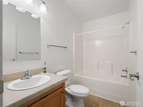 Bath - 1101 S Scheuber Rd #41, Centralia, WA 98531 photo 1 of 3