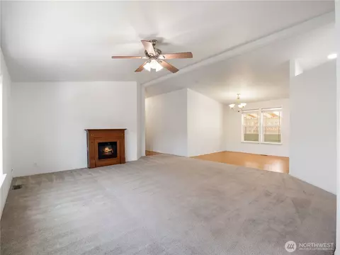Living - 1101 S Scheuber Rd #41, Centralia, WA 98531 photo 2 of 4