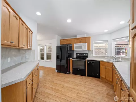 Kitchen - 1101 S Scheuber Rd #41, Centralia, WA 98531 photo 1 of 4