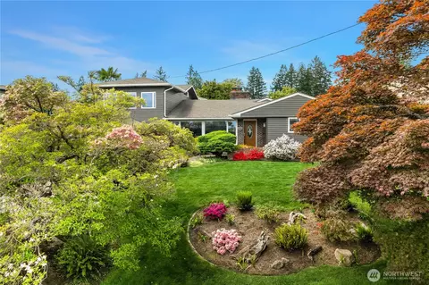 1333 98th Ave NE, Clyde Hill, WA 98004