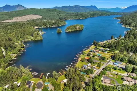 32893 S Shore Dr, Mount Vernon, WA 98274