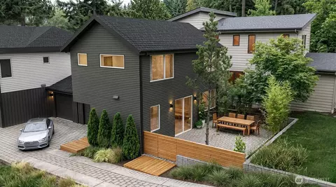 11732 38th Ave NE #B, Seattle, WA 98115