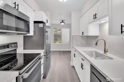 12520 NE 145th Ter #E33, Kirkland, WA 98034