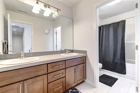 Bath - 4523 Riverfront Blvd, Everett, WA 98203 photo 4 of 4