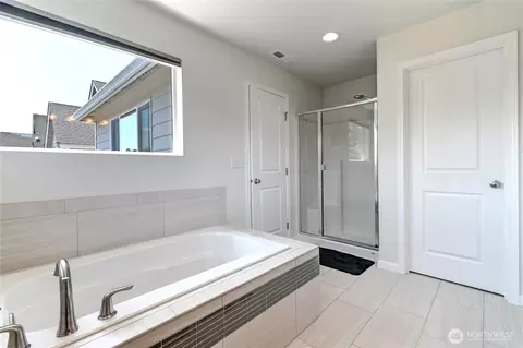 Bath - 4523 Riverfront Blvd, Everett, WA 98203 photo 3 of 4