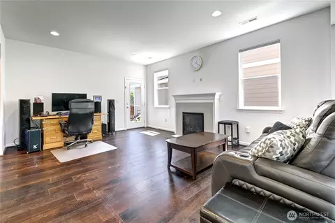 Living - 4523 Riverfront Blvd, Everett, WA 98203 photo 1 of 2