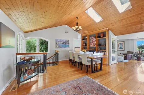 18002 25th Ave NE, Lake Forest Park, WA 98155