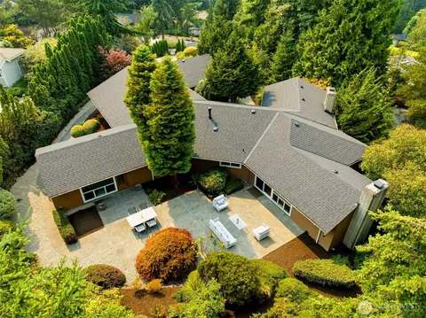 8626 NE 26th Pl, Clyde Hill, WA 98004
